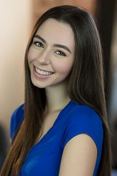 Samantha Bulka interpreta Ethan's Posse (uncredited)