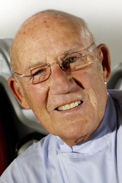 Stirling Moss interpreta Driver (uncredited)