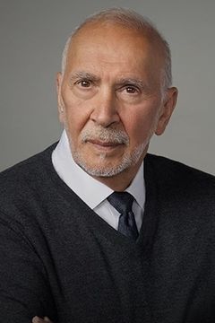 Frank Langella interpreta Sebastian
