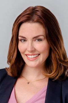 Taylor Cole interpreta Cara