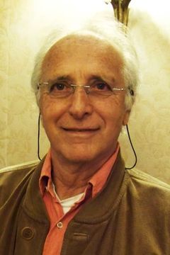 Ruggero Deodato interpreta Oil Rig Assistant