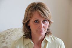 Gena Ellis interpreta Aunt Judy