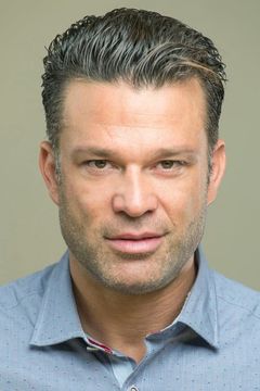 Kostas Sommer interpreta Assapopoulos Mariolis