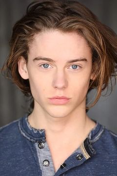 Britain Dalton interpreta High School Kid