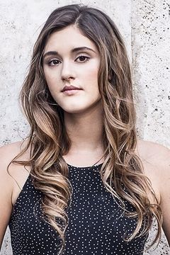 Zoe Tavarelli interpreta Cast