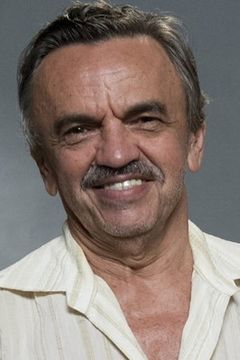 José Dumont interpreta Carlos