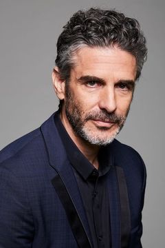 Leonardo Sbaraglia interpreta Palladino