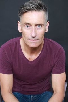 Harris Gordon interpreta Marquis de Montesquieu