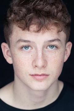 Harry Kirton interpreta Finn Shelby