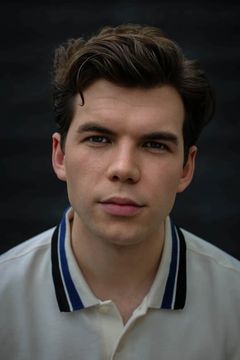 Luke Newton interpreta Ben Evans