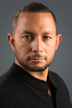 Miguel A. Baez Jr. interpreta Henchman (uncredited)