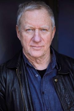 Scott Lowe interpreta Skinhead