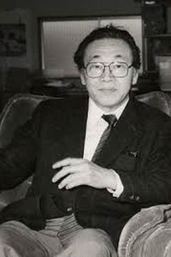 Hōsei Komatsu interpreta Rhisley (voice)