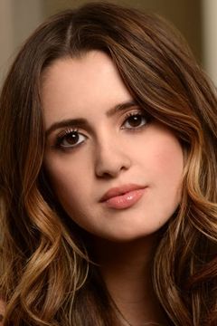 Laura Marano interpreta Young Jackie