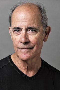 Robert Emmet Lunney interpreta Bill Koshland