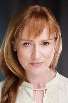 Sophie Morris-Sheppard interpreta Mad Woman in the Asylum (uncredited)
