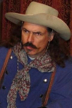 Ernie Ventry interpreta Gypsy in Square (uncredited)