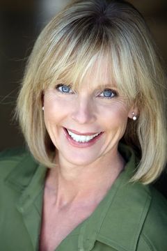Julia Montgomery interpreta Betty Childs