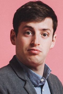 Alex Edelman interpreta Apple Head