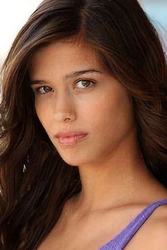 Mahaley Patel interpreta Nina Howell