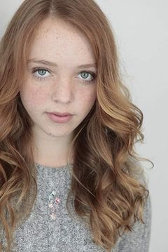 Lily Mae Silverstein interpreta Penny