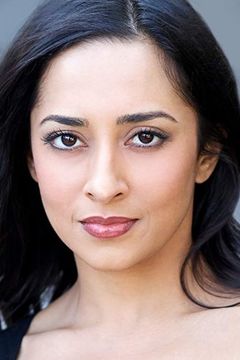 Nitya Vidyasagar interpreta James' Secretary
