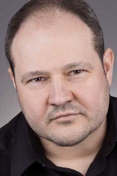 Kris Wolff interpreta Deputy