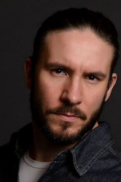 Andrew Zachar interpreta Henry