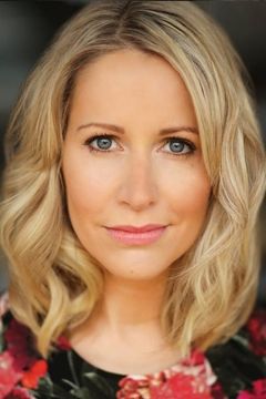 Zoe Harrison interpreta Young Maria