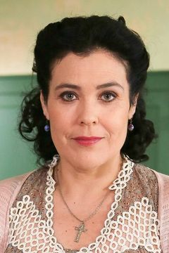 Carmina Riego interpreta Housekeeper