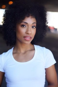 Tiffany Daniels interpreta Dancer