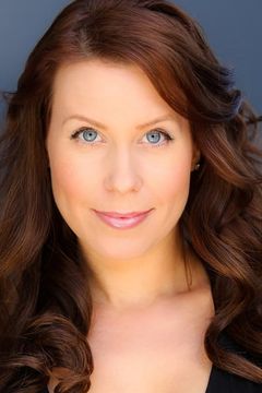 Marissa Morgan interpreta Female Cop
