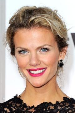 Brooklyn Decker interpreta Sam