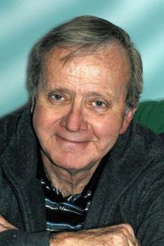 Tom Tully interpreta Dan Castello