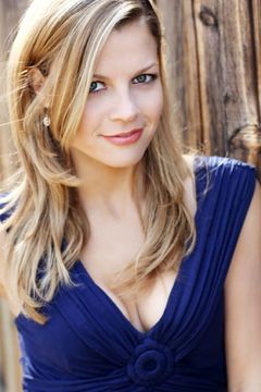 Stephanie Lemelin interpreta Mei Ling (voice)