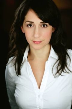 Leslie Meisel interpreta Edith Cohen