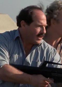 Bobby Bass interpreta Armed Man