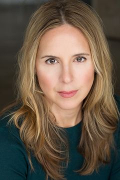 Sarah Hudnut interpreta Assistant Prosecutor