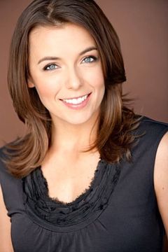Rose Bachtel interpreta Leah