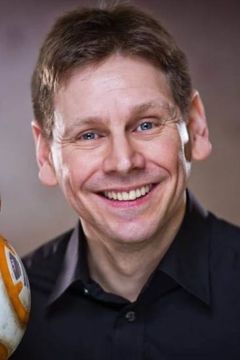 Brian Herring interpreta BB-8