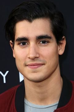 Henry Zaga interpreta Roberto da Costa / Sunspot