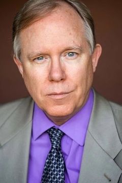 Stewart Skelton interpreta Priest