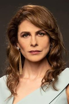 Ebru Özkan interpreta İpek Tekin