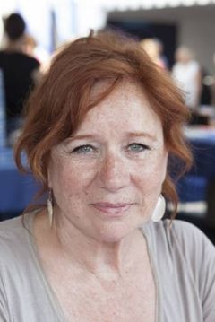 Éva Darlan interpreta Irma