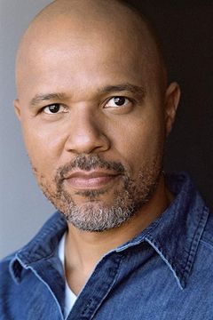 Juan Pope interpreta Additional Voices (voice)