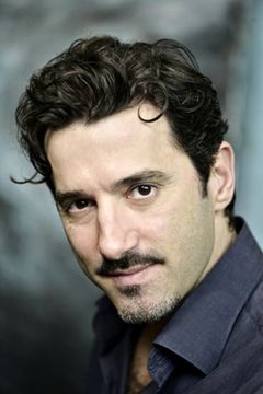 Fabrizio Giannini interpreta Agente Moroni