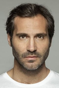 Bruno Lastra interpreta Bikku