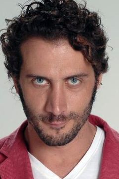 Luciano Cáceres interpreta Varela