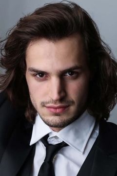 Filippo Bianco interpreta Tony da giovane