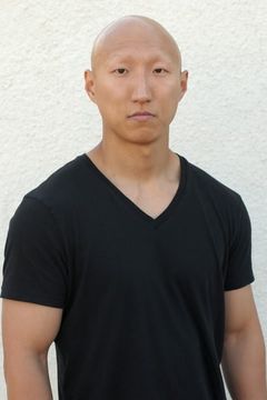 Arnold Chon interpreta Korean Terrorist (uncredited)